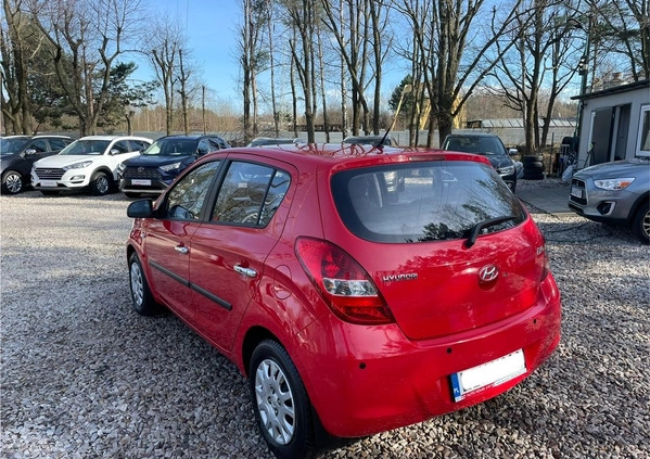 Hyundai i20 cena 23700 przebieg: 90000, rok produkcji 2011 z Września małe 121